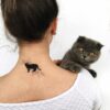Переводное тату черная кошка на шее