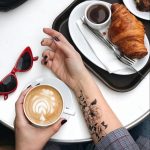 Временная тату графические цветы и кофе