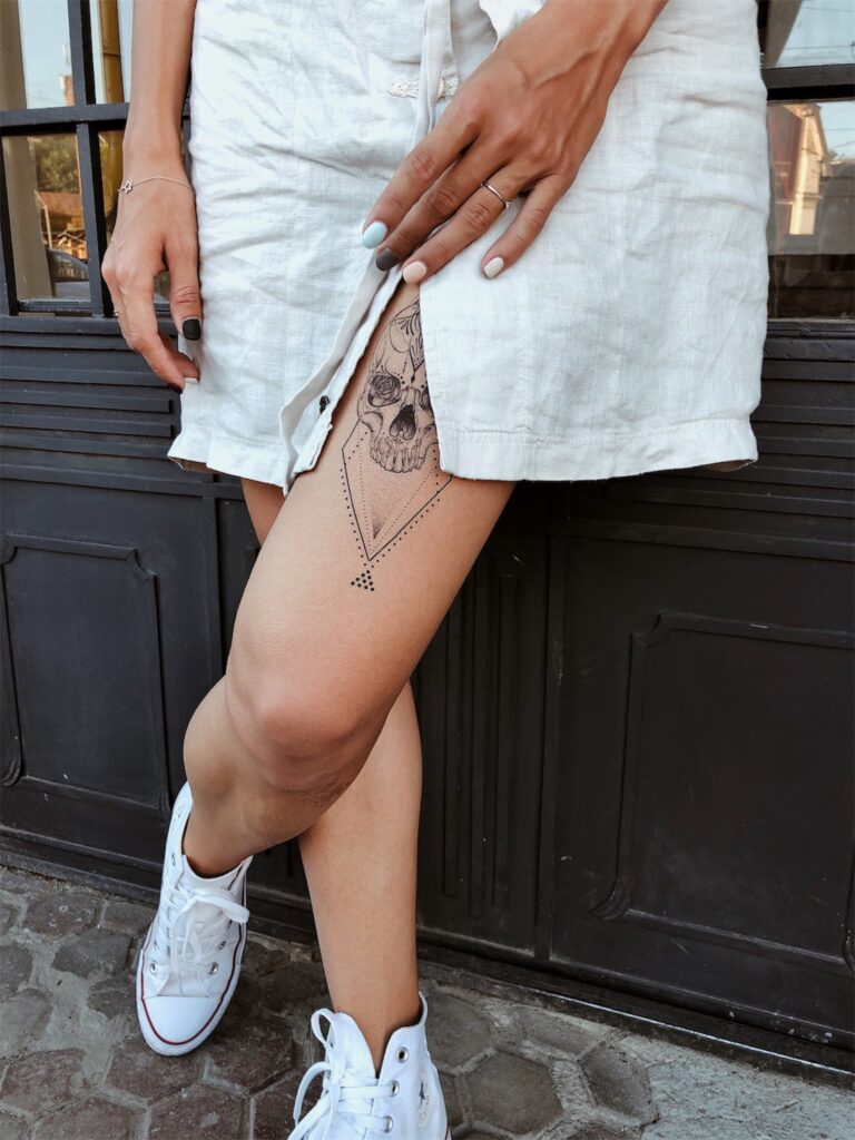 Temporary tattoo "Череп у геометрії"