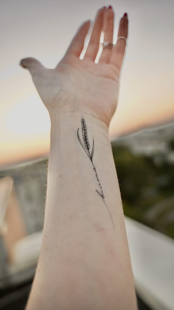 Temporary tattoo "Мить розквіту чорна"