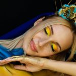 Временные тату веснушки на лице украинки