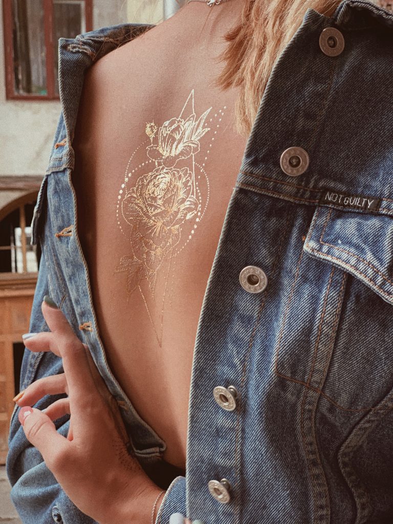 Temporary tattoo "Космічні квіти в золоті"