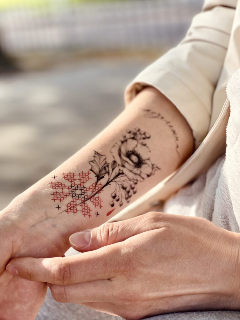 Temporary tattoo "Квітка з вишиванкою "Незалежна""