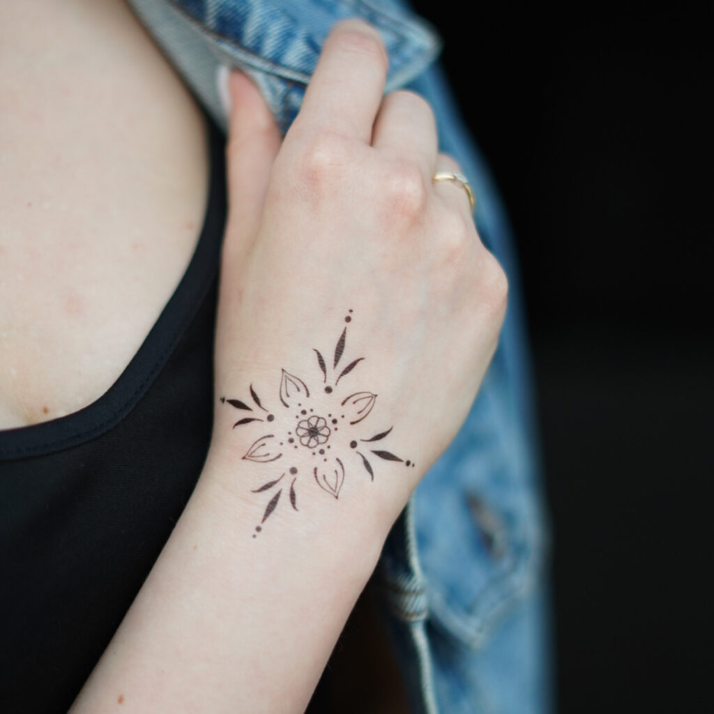 Temporary tattoo "Гілочка-браслет"