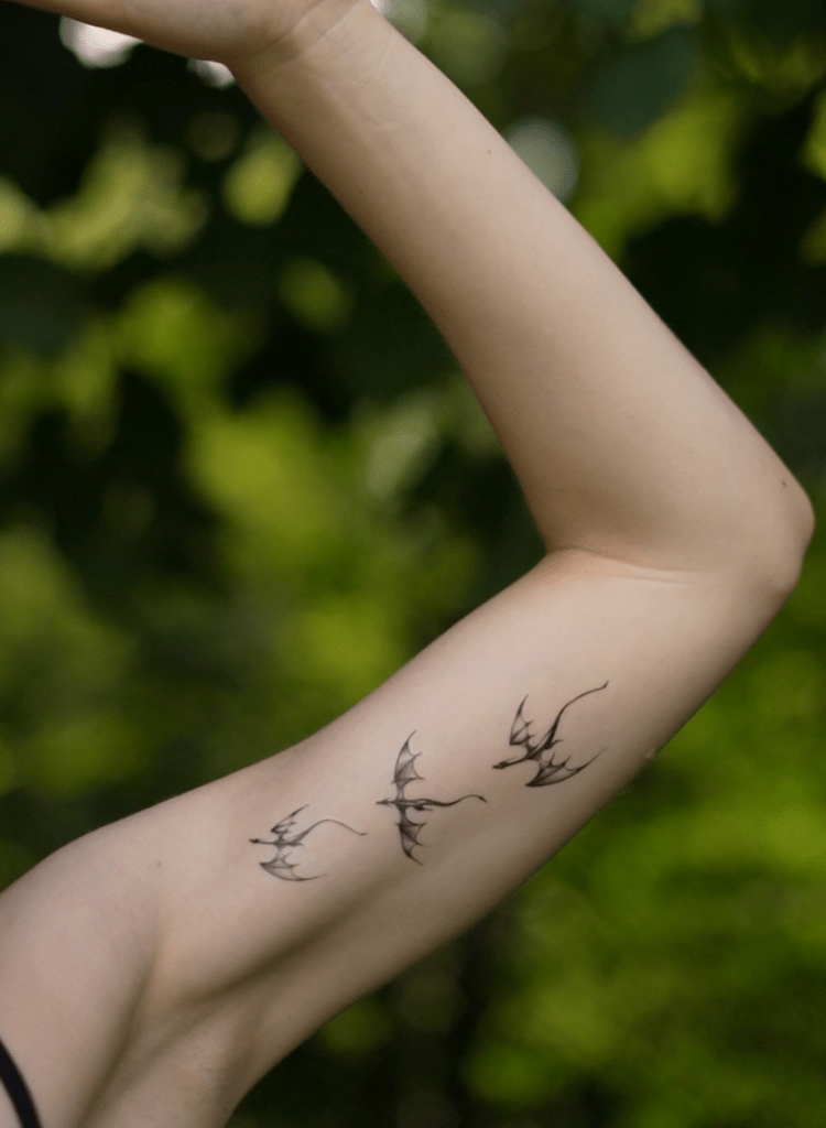 Temporary tattoo "Мати драконів"